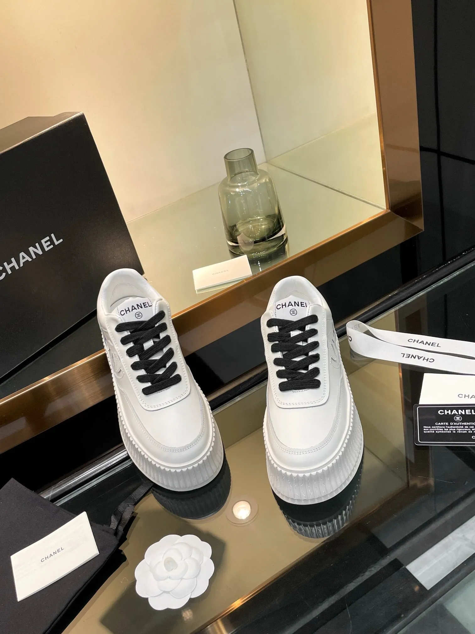 💕💕Factory direct selling price p520💕💕Chanel Chanel 25A latest model full leather panda color white shoes casual sports shoes original purchase and development production Xiaoxiang C Home Another super popular item in the counter, the love of Internet celebrity bloggers and ladies, various praises on social platforms, super popular, high quality, breathable and super spring and summer. Seeing this issue always arouses girls' inner desire for fashion. The latest suede material, classic black and white color, full of fashionable feeling on the feet, easy to care for. Fabric: Original customized imported cowhide material. Lining: Customized soft sheepskin lining. Sole: Original molded rubber non-slip outsole. Bottom thickness: 5CM. Size: Women's size 35-40.